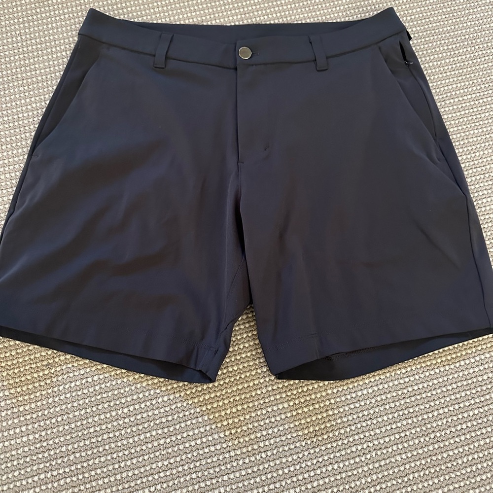 lululemon athletica Men's charcoal Flat Front Shorts